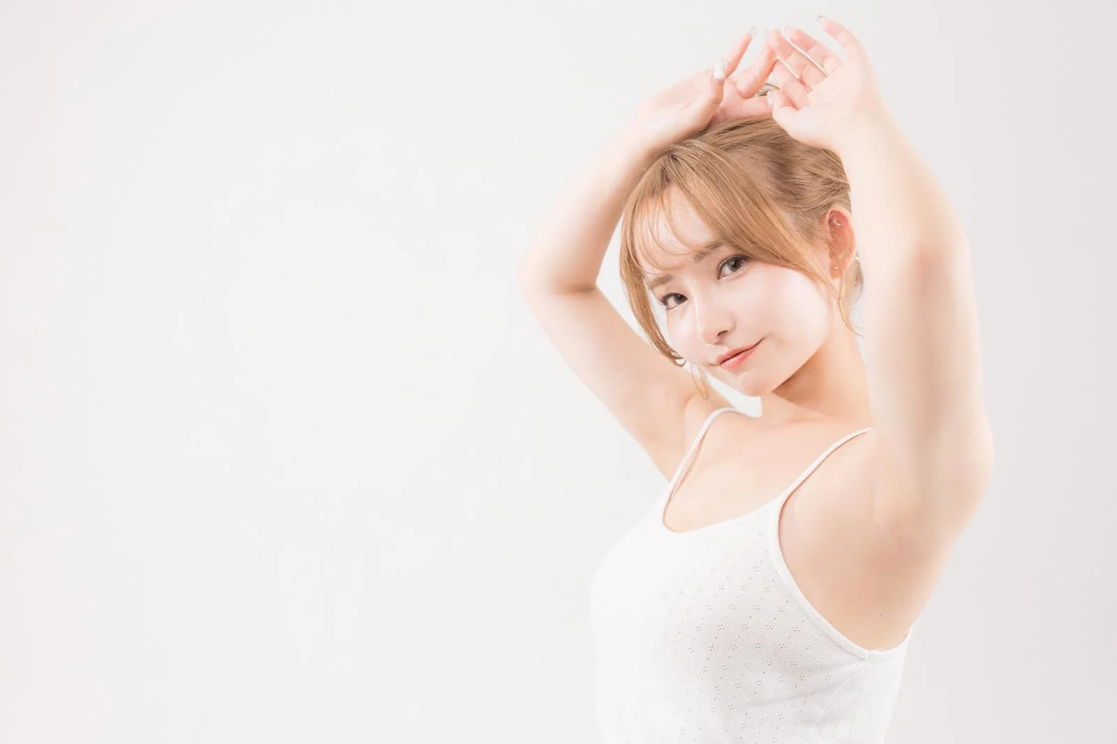 タンクトップ女性